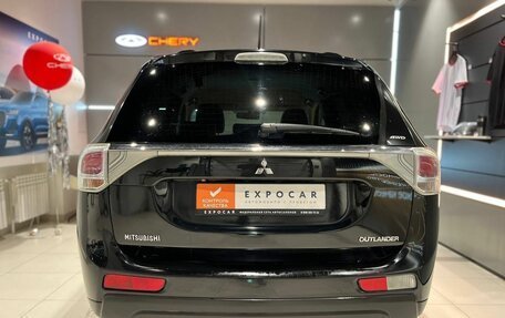 Mitsubishi Outlander III рестайлинг 3, 2013 год, 1 675 000 рублей, 6 фотография