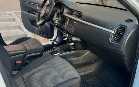 KIA Rio IV, 2018 год, 1 240 000 рублей, 17 фотография