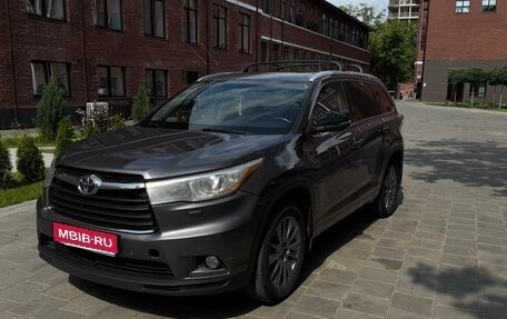 Toyota Highlander III, 2014 год, 2 650 000 рублей, 1 фотография