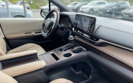 Toyota Sienna, 2021 год, 4 850 000 рублей, 23 фотография