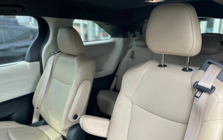 Toyota Sienna, 2021 год, 4 850 000 рублей, 26 фотография