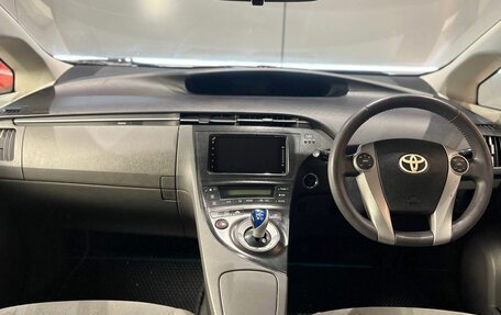 Toyota Prius, 2010 год, 1 050 000 рублей, 15 фотография
