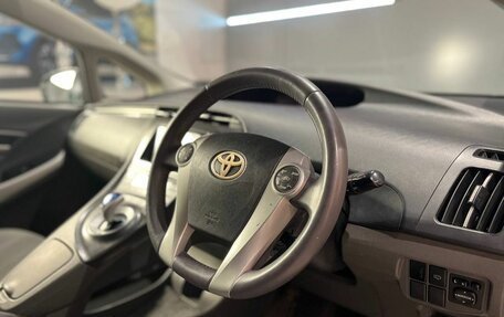 Toyota Prius, 2010 год, 1 050 000 рублей, 18 фотография