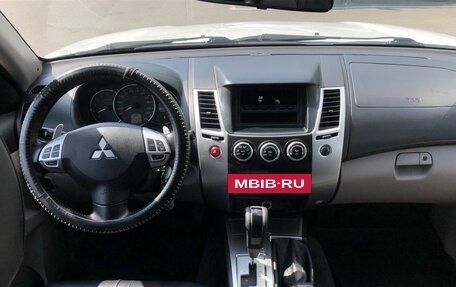 Mitsubishi Pajero Sport II рестайлинг, 2013 год, 1 738 000 рублей, 10 фотография
