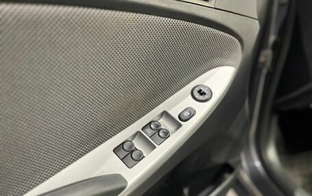 Hyundai Solaris II рестайлинг, 2013 год, 1 000 000 рублей, 21 фотография