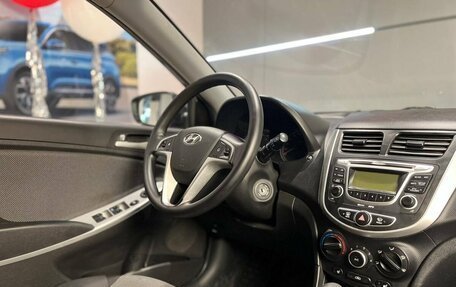 Hyundai Solaris II рестайлинг, 2013 год, 1 000 000 рублей, 15 фотография