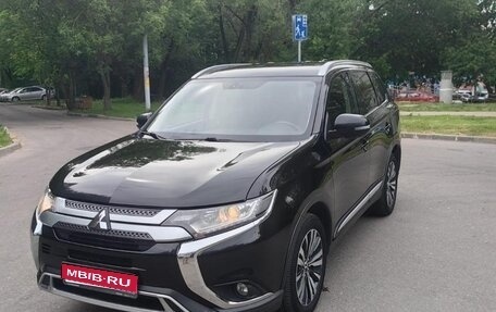 Mitsubishi Outlander III рестайлинг 3, 2019 год, 2 150 000 рублей, 1 фотография