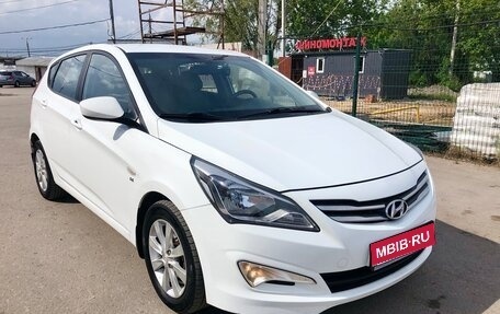 Hyundai Solaris II рестайлинг, 2015 год, 950 000 рублей, 1 фотография