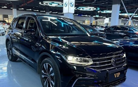 Volkswagen Tiguan II, 2021 год, 2 290 000 рублей, 1 фотография