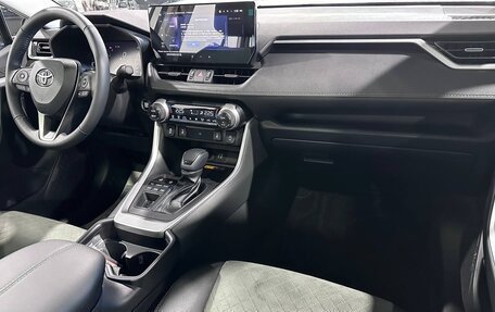 Toyota RAV4, 2024 год, 3 400 000 рублей, 26 фотография
