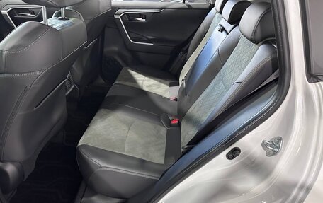 Toyota RAV4, 2024 год, 3 400 000 рублей, 27 фотография