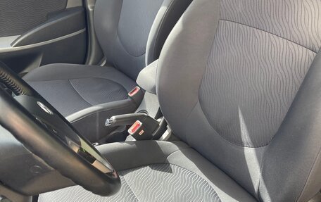 Hyundai Solaris II рестайлинг, 2011 год, 950 000 рублей, 3 фотография