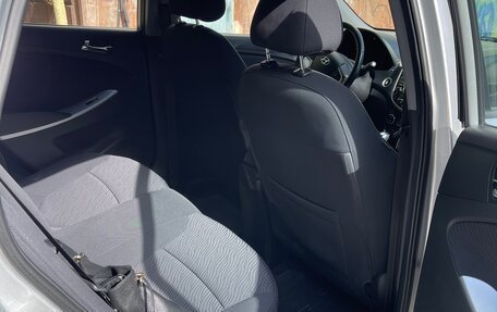 Hyundai Solaris II рестайлинг, 2011 год, 950 000 рублей, 5 фотография