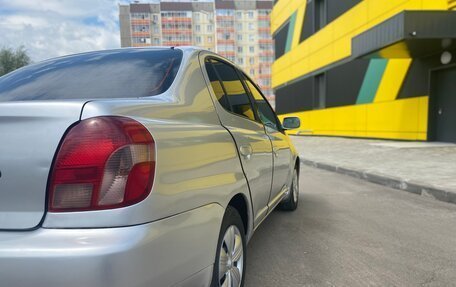 Toyota Platz, 2001 год, 385 000 рублей, 10 фотография