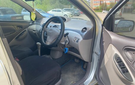 Toyota Platz, 2001 год, 385 000 рублей, 11 фотография