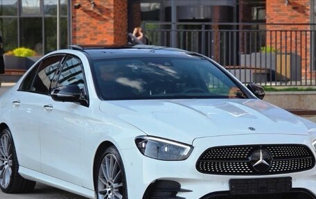 Mercedes-Benz E-Класс, 2022 год, 4 700 000 рублей, 4 фотография