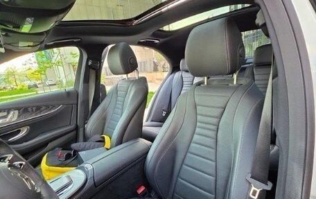 Mercedes-Benz E-Класс, 2022 год, 4 700 000 рублей, 13 фотография