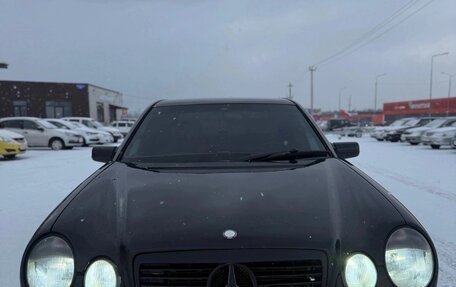 Mercedes-Benz E-Класс, 1998 год, 550 000 рублей, 3 фотография