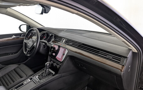 Volkswagen Passat B8 рестайлинг, 2019 год, 2 690 000 рублей, 13 фотография