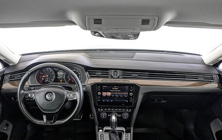 Volkswagen Passat B8 рестайлинг, 2019 год, 2 690 000 рублей, 14 фотография