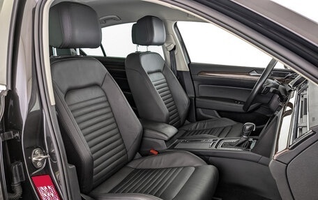 Volkswagen Passat B8 рестайлинг, 2019 год, 2 690 000 рублей, 24 фотография