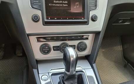 Volkswagen Passat B8 рестайлинг, 2015 год, 1 700 000 рублей, 27 фотография