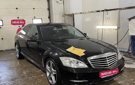 Mercedes-Benz S-Класс, 2011 год, 1 950 000 рублей, 2 фотография