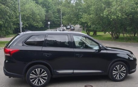 Mitsubishi Outlander III рестайлинг 3, 2019 год, 2 150 000 рублей, 3 фотография