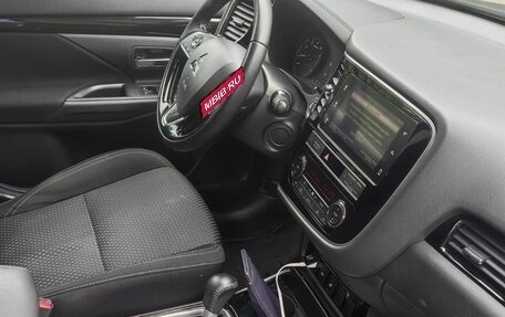 Mitsubishi Outlander III рестайлинг 3, 2019 год, 2 150 000 рублей, 7 фотография