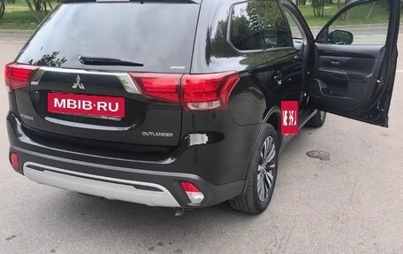 Mitsubishi Outlander III рестайлинг 3, 2019 год, 2 150 000 рублей, 4 фотография