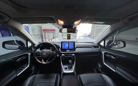 Toyota RAV4, 2022 год, 2 650 000 рублей, 3 фотография