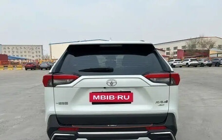 Toyota RAV4, 2022 год, 2 650 000 рублей, 14 фотография