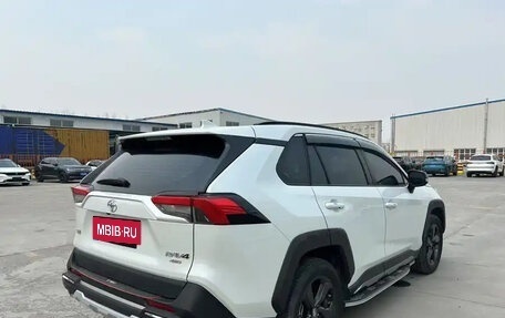 Toyota RAV4, 2022 год, 2 650 000 рублей, 15 фотография