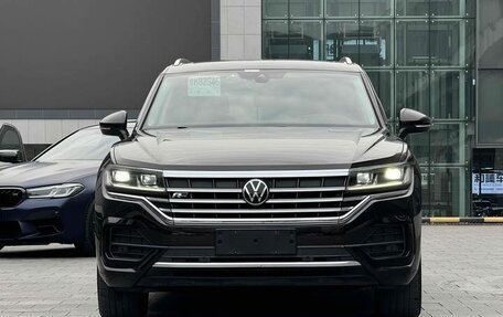 Volkswagen Touareg III, 2021 год, 3 740 000 рублей, 2 фотография