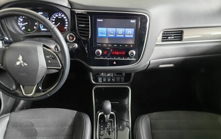 Mitsubishi Outlander III рестайлинг 3, 2022 год, 2 397 000 рублей, 11 фотография