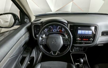 Mitsubishi Outlander III рестайлинг 3, 2022 год, 2 397 000 рублей, 15 фотография