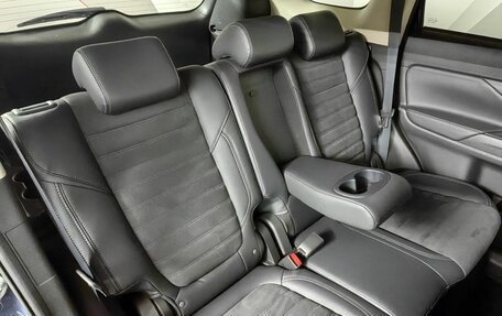 Mitsubishi Outlander III рестайлинг 3, 2022 год, 2 397 000 рублей, 13 фотография