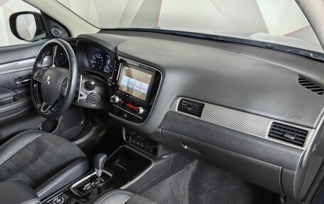 Mitsubishi Outlander III рестайлинг 3, 2022 год, 2 397 000 рублей, 9 фотография