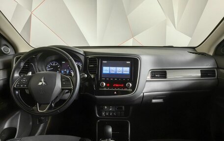 Mitsubishi Outlander III рестайлинг 3, 2022 год, 2 397 000 рублей, 10 фотография