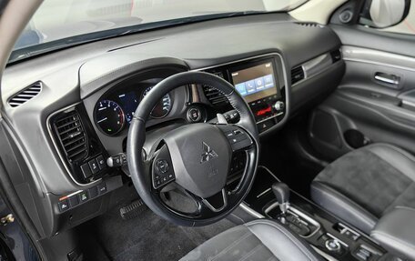 Mitsubishi Outlander III рестайлинг 3, 2022 год, 2 397 000 рублей, 14 фотография