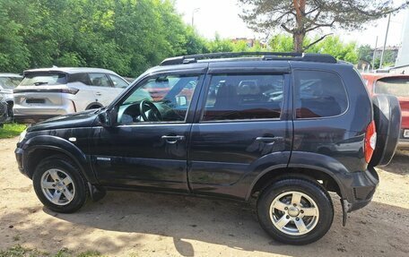 Chevrolet Niva I рестайлинг, 2017 год, 749 000 рублей, 2 фотография