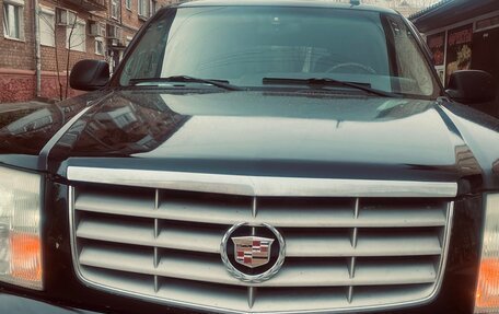 Cadillac Escalade II, 2002 год, 1 071 000 рублей, 2 фотография