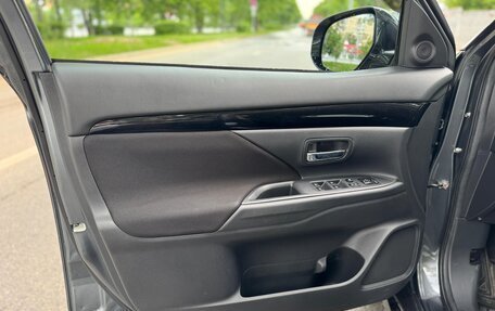 Mitsubishi Outlander III рестайлинг 3, 2019 год, 2 490 000 рублей, 9 фотография