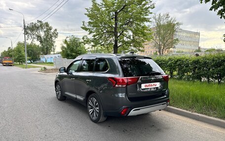 Mitsubishi Outlander III рестайлинг 3, 2019 год, 2 490 000 рублей, 4 фотография