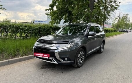 Mitsubishi Outlander III рестайлинг 3, 2019 год, 2 490 000 рублей, 5 фотография