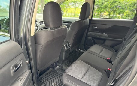 Mitsubishi Outlander III рестайлинг 3, 2019 год, 2 490 000 рублей, 11 фотография