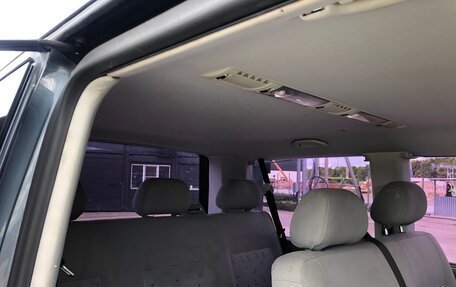 Volkswagen Caravelle T5, 2004 год, 1 650 000 рублей, 2 фотография