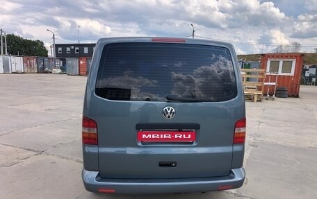 Volkswagen Caravelle T5, 2004 год, 1 650 000 рублей, 6 фотография