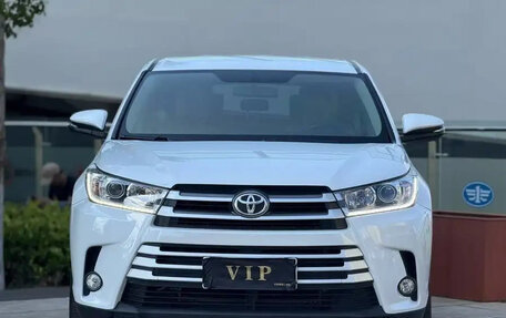Toyota Highlander III, 2021 год, 2 600 000 рублей, 2 фотография