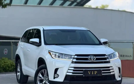 Toyota Highlander III, 2021 год, 2 600 000 рублей, 3 фотография